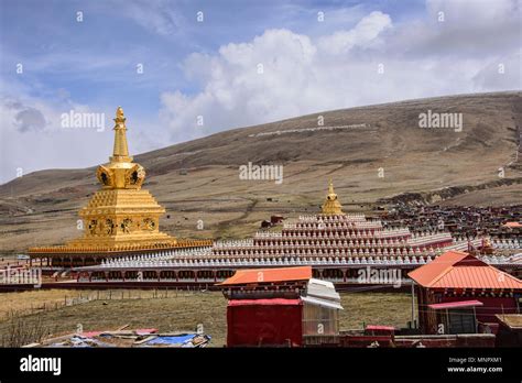 Pagoda At The Yarchen Gar Tibetan Nunnery Sichuan China Stock Photo