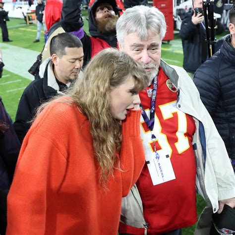 Taylor Swift Calls Travis Kelces Father Ed “dad” Amidst On Field