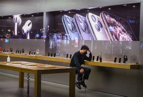 Apple Nuova Tegola Su Cupertino Cala La Domanda Di Iphone Wsi