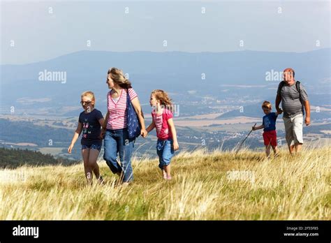 Jeunes filles Banque de photographies et dimages à haute résolution