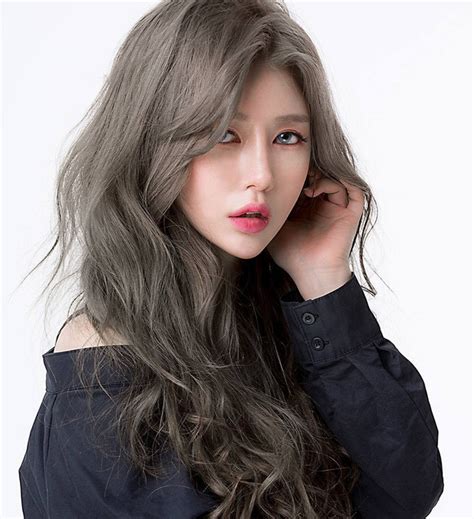 Chán làm ca sĩ thần tượng hot girl chuyển qua cosplay LMHT gây ấn tượng bởi đôi gò bồng đảo