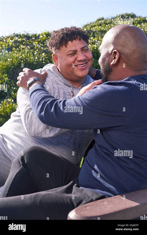 Homme gay noir Banque de photographies et dimages à haute résolution Alamy