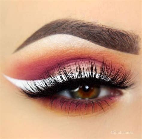 12 White Eyeliner Looks That Will Elevate Your Makeup Game | White ...