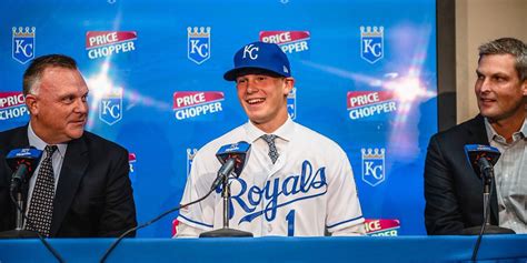 Bobby Witt Jr. signs deal with Royals