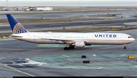 N76062 Boeing 767 424 ER United Airlines David Zhang JetPhotos