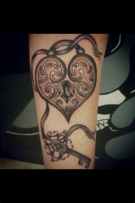 A Heart Shaped Key Tattoo On The Leg With An Ornate Lock And Key In It