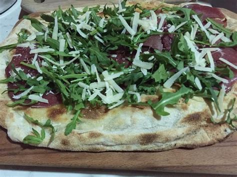 Per una pizza più leggera scegli Laltrapizza qui condita con rucola