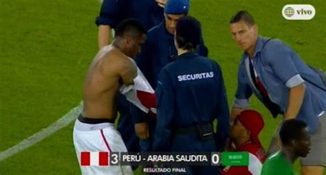 Selección Peruana el gesto de Jefferson Farfán con hincha que se metió