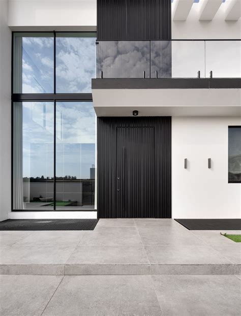 Black and White House / Keinan Architecture