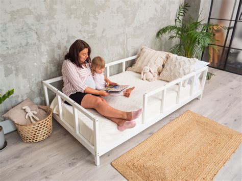 Детская деревянная кровать Монтессори BUSY WOOD на ножках Модель 10 ...