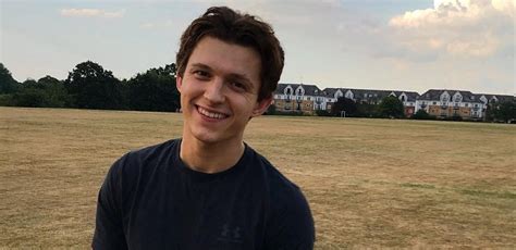 Adiós Rizos Tom Holland Dejó Atrás Su Característico Look Y Sorprendió