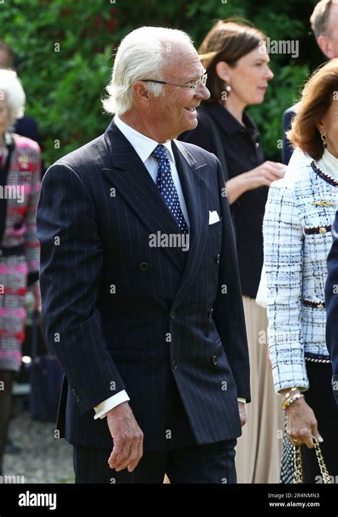 Schwedens K Nig Carl Xvi Gustaf Und K Nigin Silvia Bei Einem Besuch In