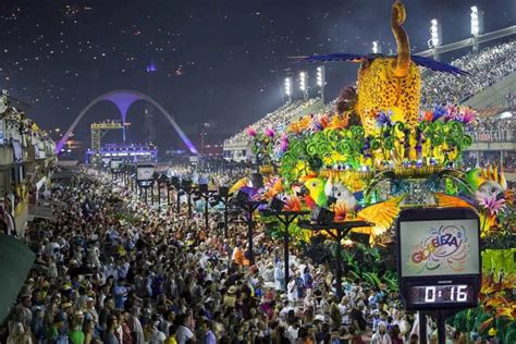 Confira quais escolas de samba desfilam hoje na Marquês de Sapucaí no