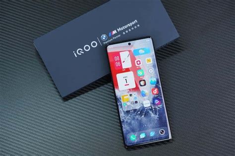 Iqoo 10 Pro выпущен первый в мире смартфон с зарядкой 200 Вт