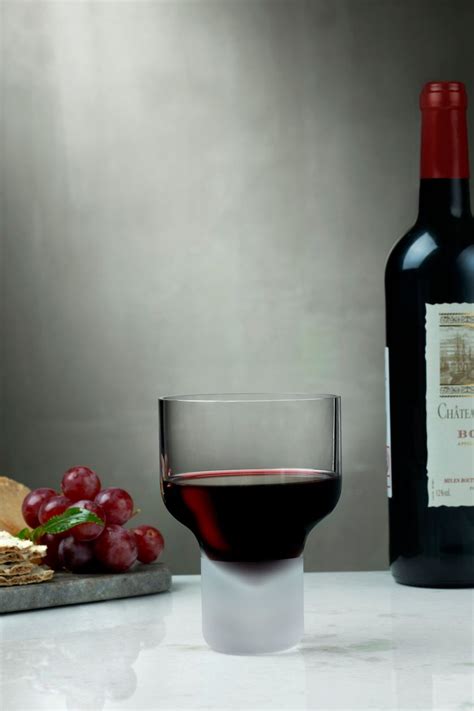 CONTOUR Set Di Due Bicchieri Da Vino In Cristallo By NUDE Design Pentagon Design