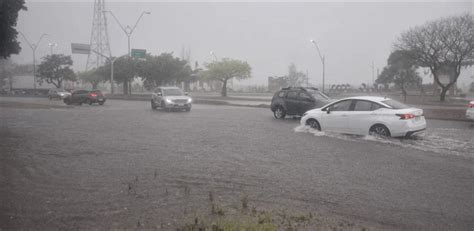 Las lluvias en la ciudad de Santa Fe complicaron la mañana del domingo