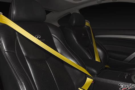 Infiniti G37 coupe. Установили желтые цветные ремни безопасности ...