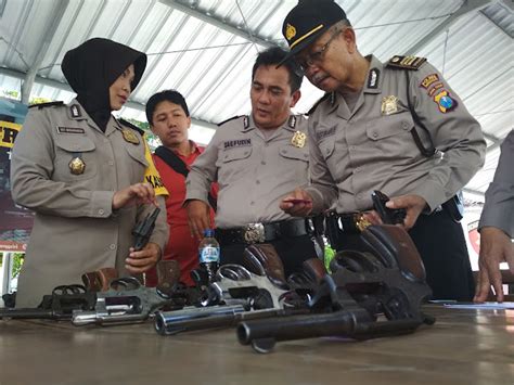 Puluhan Senjata Api Anggota Polres Trenggalek Diperiksa Kenapa