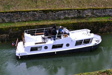 Croisi Res Promenades Sur Le Canal De Bourgogne Terres D Auxois Tourisme