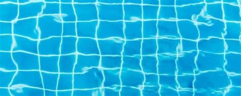 Cómo limpiar el fondo de una piscina 3 trucos2025