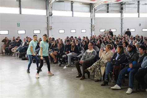 El Ies Vicente Cano Celebra Una Jornada De Talento Y Arte Con Micros