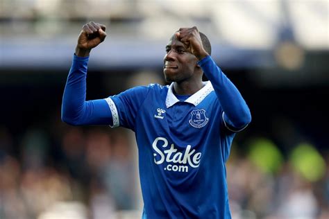 Abdoulaye Doucoure sends emotional 13-word message to Everton fans ...