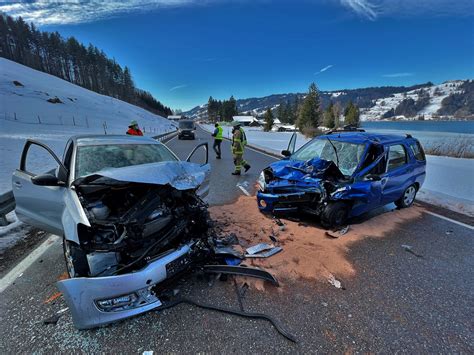 B Zwei Stunden Lang Gesperrt Frontalunfall Zwischen Immenstadt Und