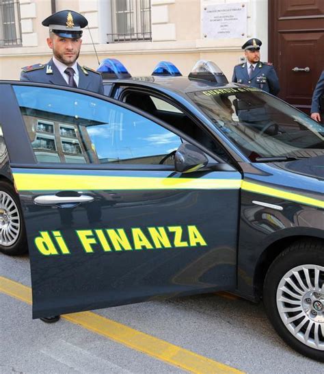 Guardia Di Finanza Bando Di Concorso Per 66 Allievi Ufficiali La Nuova