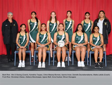 Netball 10 Gold 2022 Lynfield College Yearbook