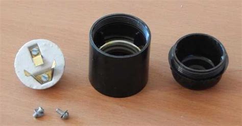 Как соединить провод с патроном – Как подключить патрон к проводам на ...