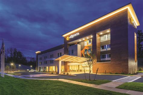 La Quinta Inn And Suites By Wyndham Clifton Park Pet Friendly Hotel