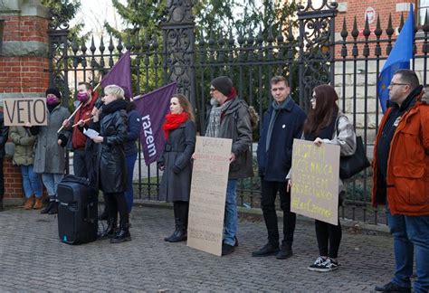 Kurier Pl Protest Pod Kuratorium W Szczecinie Przeciwko Lex Czarnek