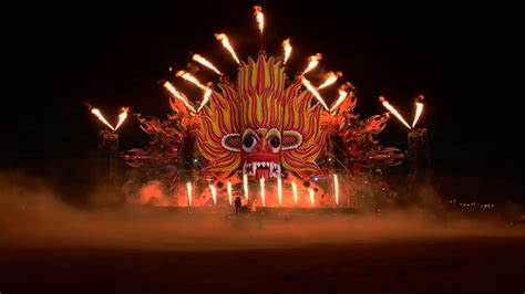 As power cuts hit Sri Lanka, a music festival lights up Colombo and