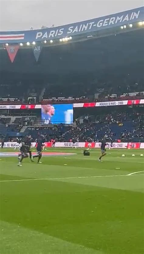 Silbidos para los jugadores del PSG en la previa al juego ante Bordeaux