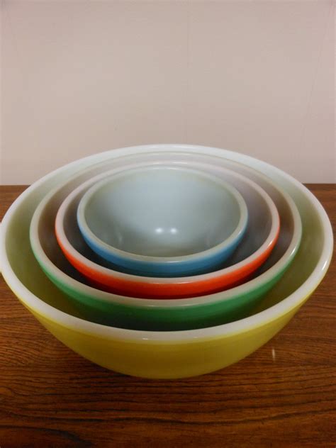 Set Of 4 Vintage Pyrex Primary Colors Mixing Nesting Batter Bowl Set