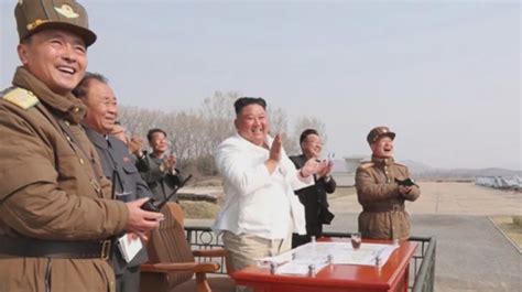 金正恩视察西部地区空军歼袭机团，并对训练表示非常满意 凤凰网视频 凤凰网