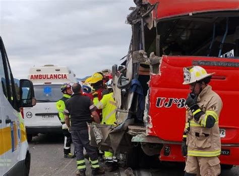 Nogales 15 lesionados dejó colisión entre camión y bus de pasajeros 3