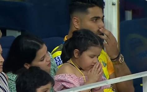 Ziva Dhoni Was Praying During The Csk Vs Dc Match The Cutest Pic Goes