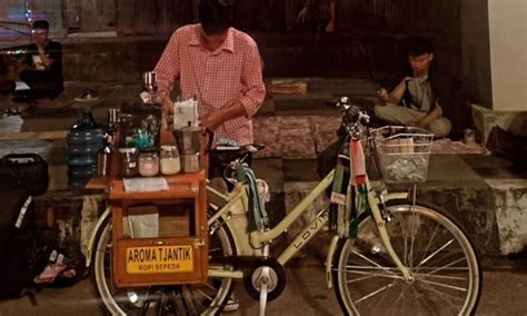 Sepeda Dan Kopi Keunikan Rasa Di Aroma Tjantik Tempat Nongki Unik Di