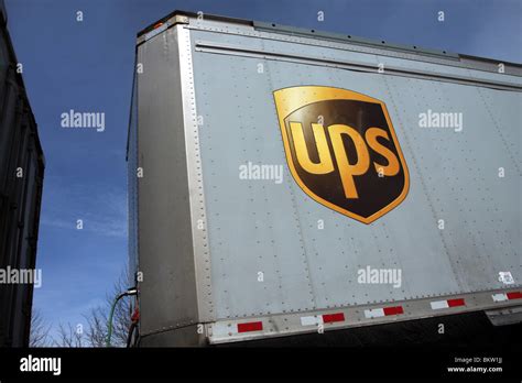 Ups logo hi-res stock photography and images - Alamy