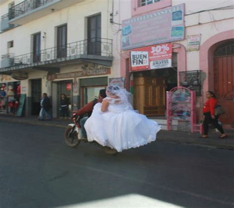 Llega A Su Boda En Moto Y Se Hace Viral