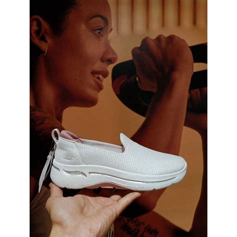 Jual Skechers Slip On Wanita Skechers Go Walk Arch Fit White Shopee Indonesia