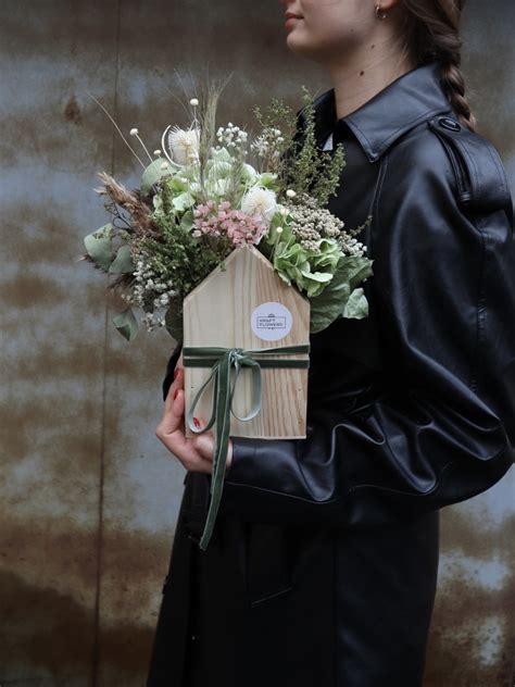Домик с сухоцветами - купить в СПБ с доставкой в Kraft Flowers
