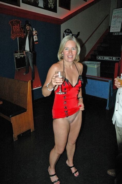 Granny Flashing In Bars Porn Pictures XXX Photos Sex Images PICTOA