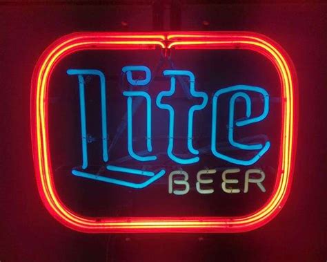 Miller Lite Beer Neon Bar Sign 17 X 21 Powers On Mayo Auction And Realty