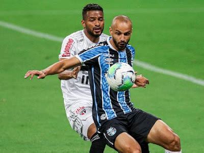 Ex Paulista Reinaldo Recebe Amarelo Bobo E Fica Fora Do Jogo Da