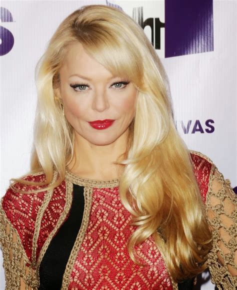 Charlotte Ross Nypd Blue Será Mãe De Personagem De Arrow Na 3ª