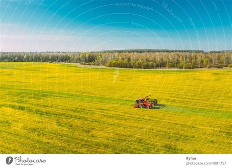 Luftaufnahme Von Landwirtschaftlichen Landschaft Mit Bl Henden