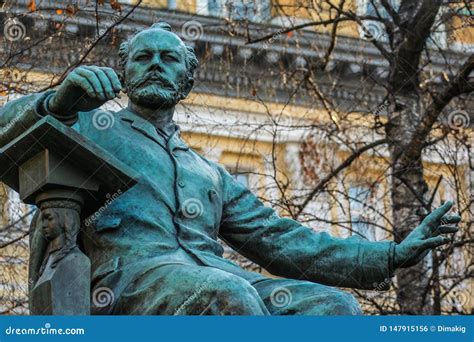 Monumento A Peter Tchaikovsky Por El Invernadero Compositor Ruso Famoso