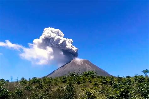 Inilah Fakta Menarik Dari Gunung Sinabung Yang Terletak Di Sumatera